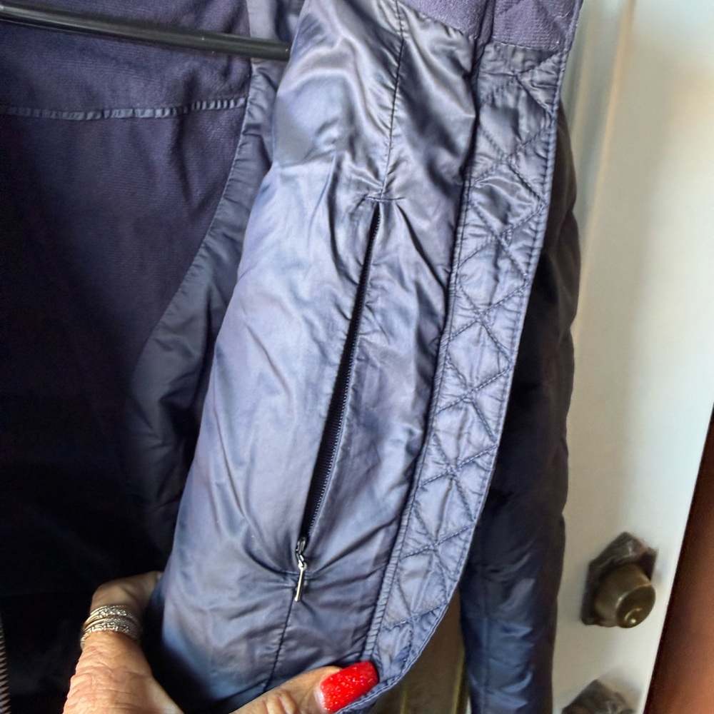 Woman’s LULULEMON BRAVE THE COLD JACKET! - Picture 5 of 10